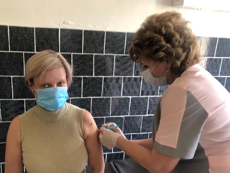 Глава администрации Обнинска Татьяна Леонова  сделала прививку от ковида в Поликлинике №2 Клинической больницы №8 ФМБА России