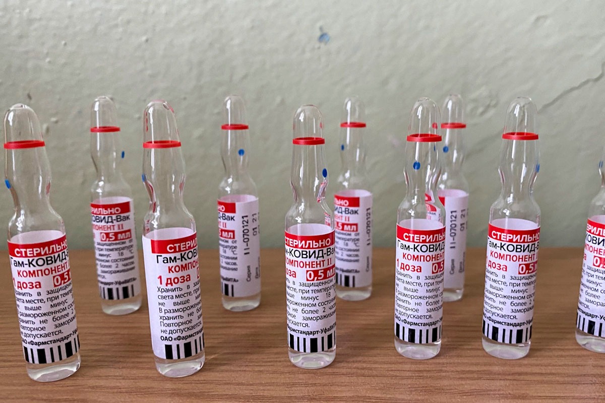 Второй компонент вакцины «Спутник V» получили Игорь Раудуве и Михаил Сергеев
