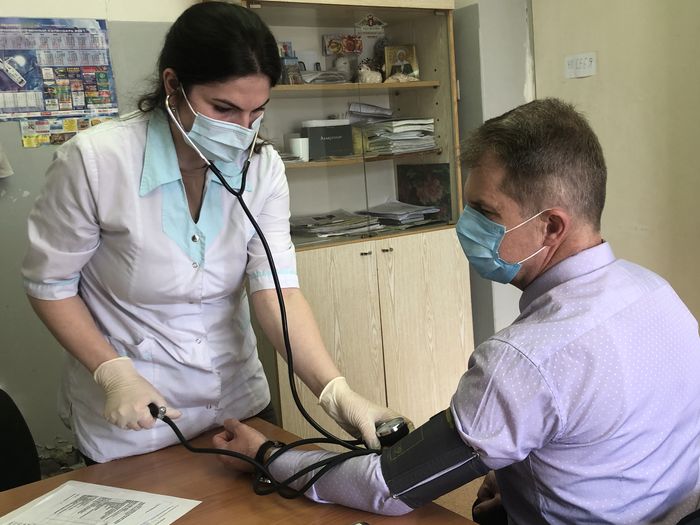 Руководитель Клинической больницы №8 Олег Ярошенко привился вторым компонентом вакцины «Спутник V» в Поликлинике №1