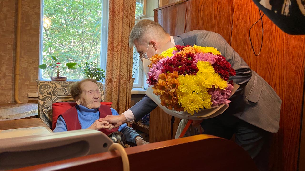Старейшей сотруднице Клинической больницы №8 ФМБА России Евдокии Филипповне Ануфриевой исполнилось 100 лет