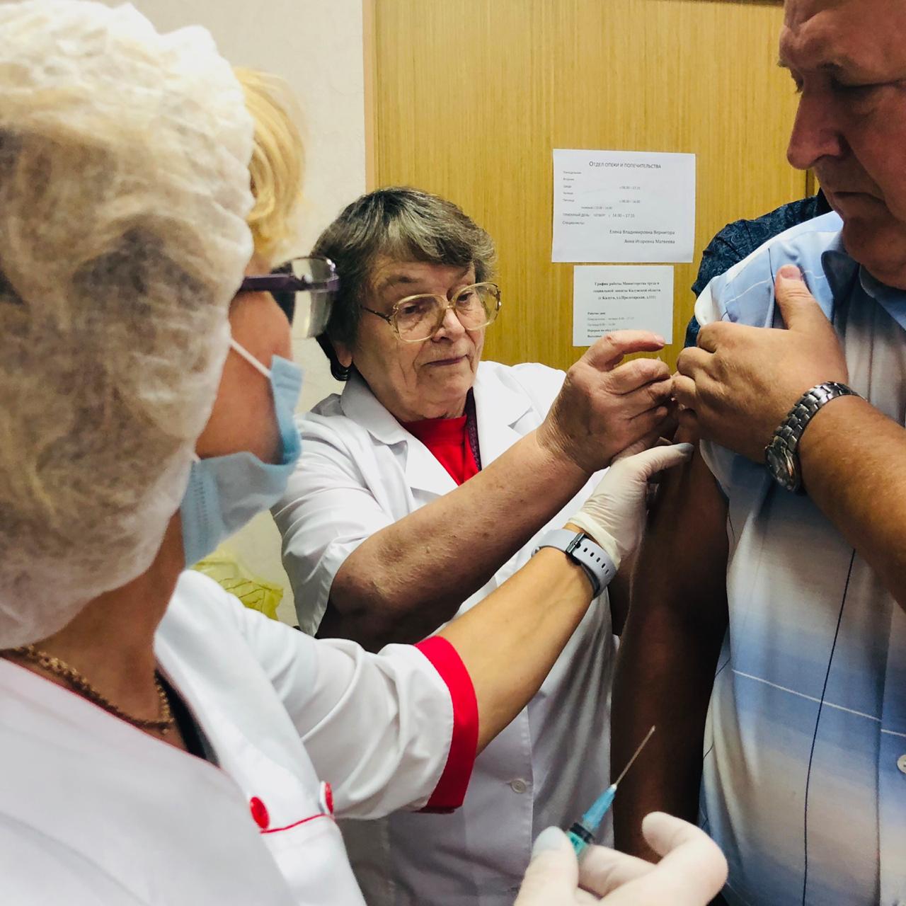 Все больше обнинцев присоединяются к прививочной кампании: вакцинацию от гриппа в Обнинске прошли почти 15 тыс.горожан