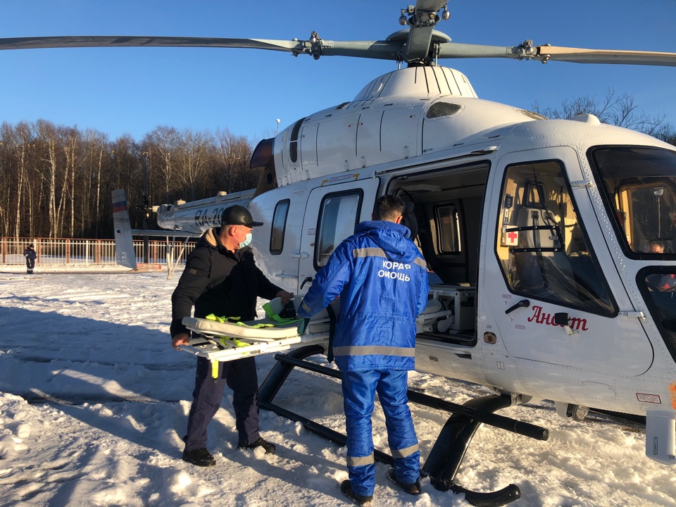 В Обнинске сегодня выполнили первую авиамедицинскую эвакуацию: «тяжелого» пациента из Клинической больницы №8 вертолетом доставили в Калугу